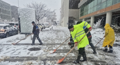 Kahramanmaraş'ta Yaya Yolları Temizleniyor