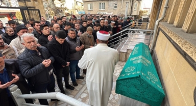 Kazada Ölen Nişanlı Çift Yan Yana Toprağa Verildi