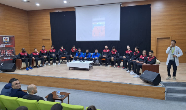 Onikişubat Belediyespor’un Voleybolcuları, Kahramanmaraşlı Gençlere İlham Oluyor