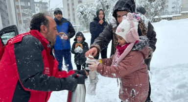Onikişubat’ta Kar Soğuğuna Karşı Sıcak Dayanışma