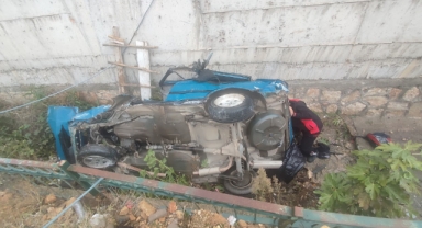 Otomobil Drenaj Kanalına Uçtu: 3 Yaralı