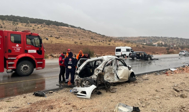 Otomobillerin Hurdaya Döndüğü Kazada Doktor Öldü, 2 Kişi de Ağır Yaralandı