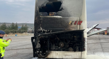 Yolcu Otobüsü Seyir Halindeyken Yangın Çıktı