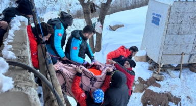 18 Saatlik Zorlu Operasyonla Mahsur Kalan Hasta Kurtarıldı