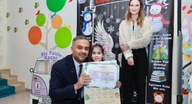 Başkan Toptaş'a Karne Programında Doğum Günü Sürprizi