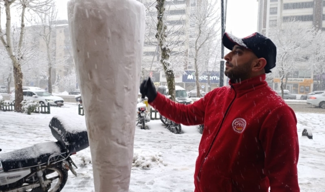 Beyaza Bürünen Kahramanmaraş'ta 'Karsambaç' Vazgeçilmez Tatlı Oldu
