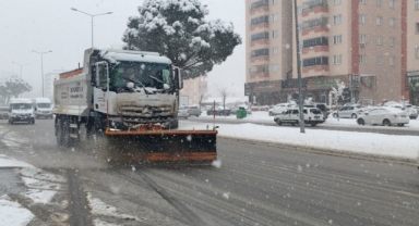 Büyükşehir’den Kar Yağışı Sonrası Arterlere Anında Müdahale