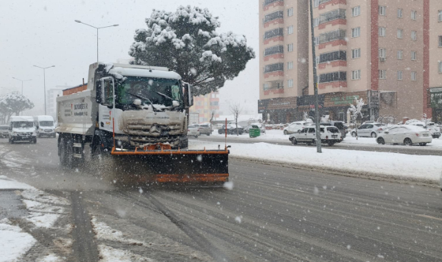 Büyükşehir’den Kar Yağışı Sonrası Arterlere Anında Müdahale