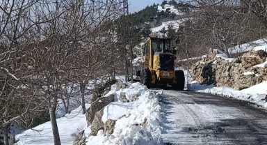 Büyükşehir, Kırsalda da Karla Mücadelesini Kesintisiz Sürdürüyor