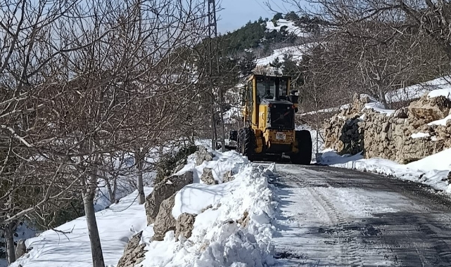 Büyükşehir, Kırsalda da Karla Mücadelesini Kesintisiz Sürdürüyor