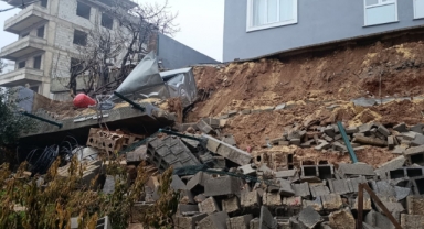 Ev Sahibi, Duvar Çökmesini 'Deprem' Zannetmiş