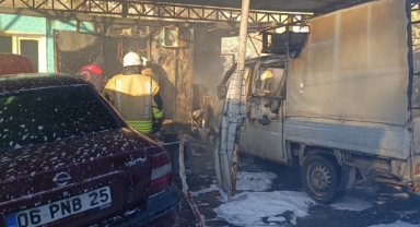 Konteyner Çarşıda Yangın: 3 Konteyner İle 3 Araç Kül Oldu