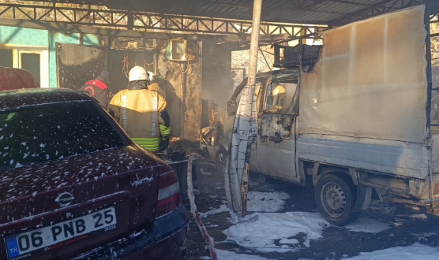 Konteyner Çarşıda Yangın: 3 Konteyner İle 3 Araç Kül Oldu