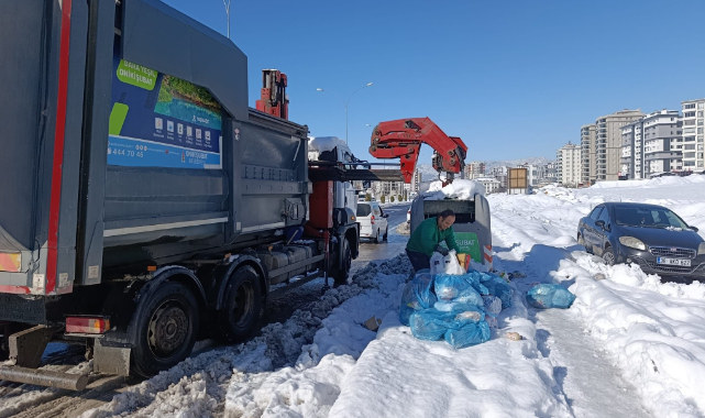 Zorlu Kış Şartlarına Rağmen Onikişubat’ta Temizlik Hizmetleri Aksamıyor