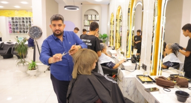 Gülerek Uğurladığı Müşterileri Bir Gün Sonra Enkaz Altında Kaldı