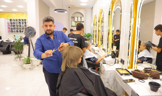 Gülerek Uğurladığı Müşterileri Bir Gün Sonra Enkaz Altında Kaldı