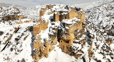 Hurman Kalesi Karla Birlikte Mest Etti
