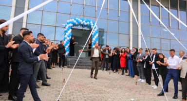 İhlas Pazarlama Kahramanmaraş'ta Yeni Hizmet Binasını Açtı, Başarılı Çalışanlara Plaket Verildi