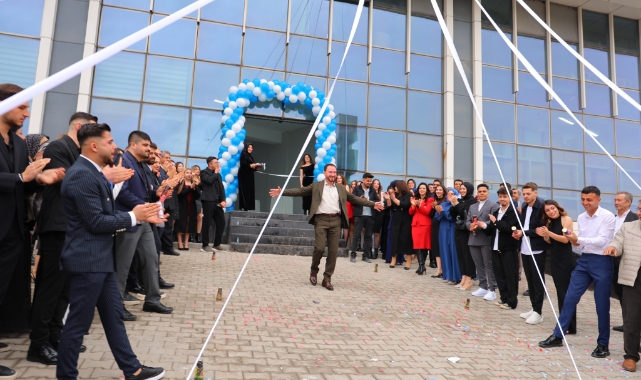 İhlas Pazarlama Kahramanmaraş'ta Yeni Hizmet Binasını Açtı, Başarılı Çalışanlara Plaket Verildi