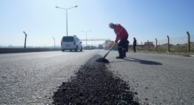 Kahramanmaraş'ta Deforme Olan Yollar Sıcak Asfaltla Tamir Ediliyor