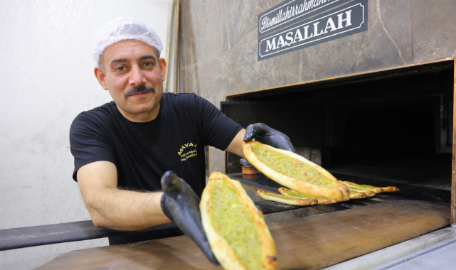 Kahramanmaraş'ta İftar Sofralarının Gözdesi: Fıstıklı Börek