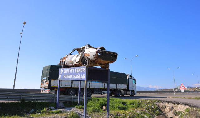 Kahramanmaraş’ta Kaza Yapmış Araçlarla Trafik Farkındalığı Oluşturuluyor