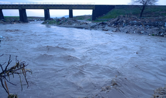 Sel Suları Aksu'daki Yarım Asırlık Tarihi Köprüye Zarar Verdi