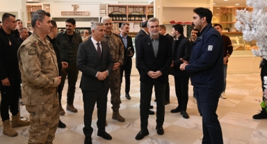 Başkan Görgel ve Vali Ünlüer, Uzunçarşı’da Esnaf ve Vatandaşlarla Bir Araya Geldi