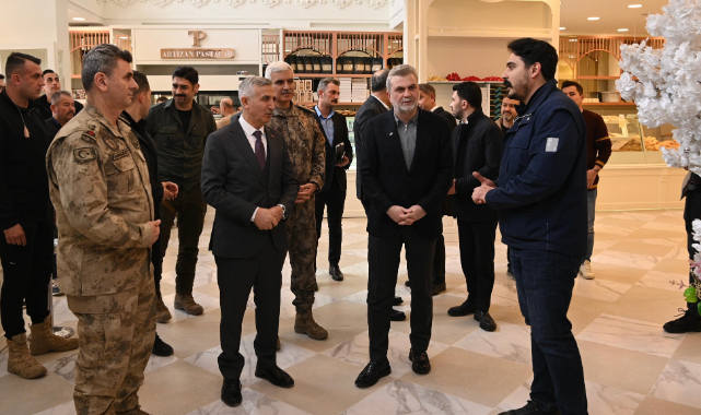 Başkan Görgel ve Vali Ünlüer, Uzunçarşı’da Esnaf ve Vatandaşlarla Bir Araya Geldi