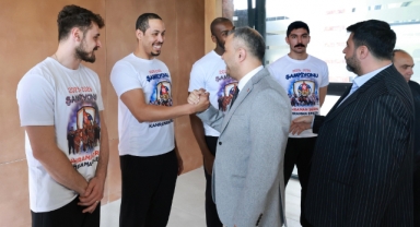 Başkan Toptaş, Efeler Ligi’ne Yükselen Onikişubat Belediye Spor İle Şampiyonluk Yemeğinde Buluştu