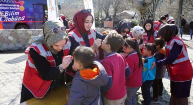 Büyükşehir'den Sarıçukur'da Miniklere Eğlence ve Bilim Dolu Gün