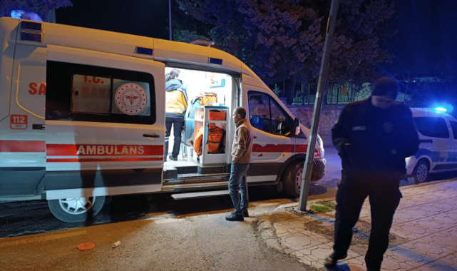 Gençler Arasında Bıçaklı Kavga: 3 Yaralı