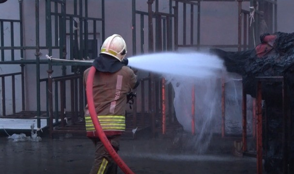 Kahramanmaraş'ta Yangına Müdahale Eden İtfaiye Eri Darbedildi