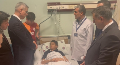 Bakanlar Yaralı Öğrencileri Ziyaret Etti