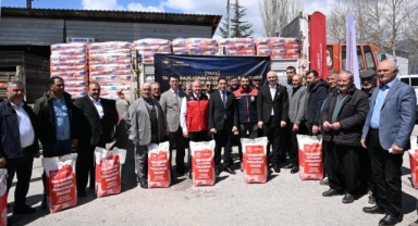 Kahramanmaraş'ta 320 Üreticiye 6 Bin Kilogram Ayçiçeği Tohumu Dağıtıldı