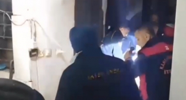 Kahramanmaraş'ta Çıkan Yangında Evde Mahsur Kalan Vatandaşı İtfaiye Kurtardı