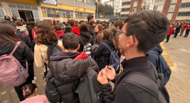 Kahramanmaraş'ta Öğrenciler, Saldırıda Hayatını Kaybedenler İçin Dua Etti