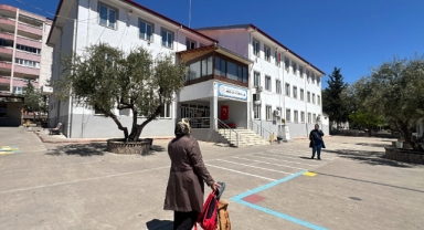 Kahramanmaraş’taki Saldırının Ardından Veliler Öğrencilerin Eşyalarını Okuldan Almaya Başladı