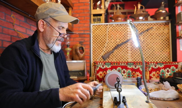 Kendi Yaptığı Torna İle El Emeğini Sanata Dönüştürüyor