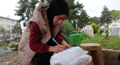 Saldırıda Hayatını Kaybeden Öğrencilerin Mezarlarına Bırakılan Notlar Duygulandırıyor