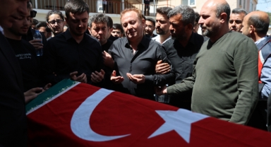 Saldırıda Ölen Öğretmenin Eşi ve Çocukları Tabut Başında Gözyaşı Döktü