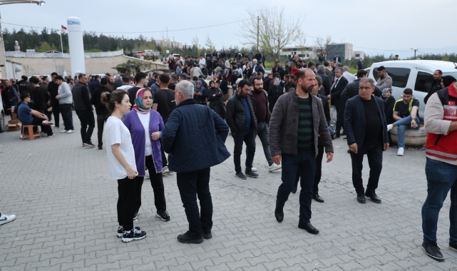 Yaralı Öğrencilerin Ailelerinin Hastane Önündeki Bekleyişi Sürüyor