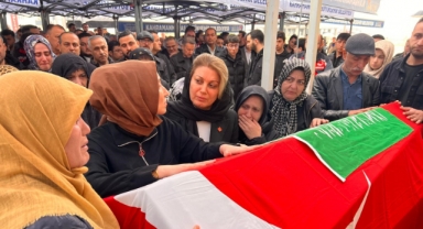11 Yaşındaki Almina'nın Son Yolculuğunda Annenin Ağıtları Yürek Yaktı