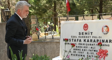 Aziz Şehitler ve Hayatını Kaybeden Öğrenciler Kabri Başında Dualarla Anıldı