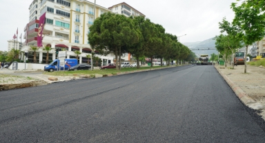 Büyükşehir, Ahır Dağı Caddesi’nde Asfalt Serimine Başladı