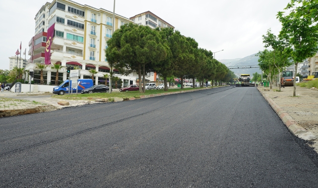 Büyükşehir, Ahır Dağı Caddesi’nde Asfalt Serimine Başladı