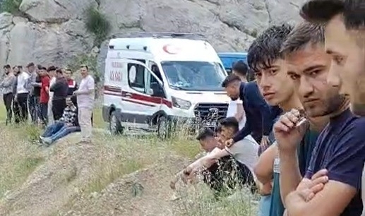 Kahramanmaraş'ta Nehre Düşen Balıkçı Kayboldu, Arama Çalışmaları Sürüyor