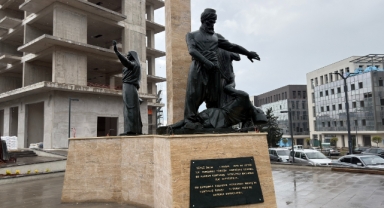 Kıbrıs Meydanı’ndaki Anıt Yeniden Ait Olduğu Yerde