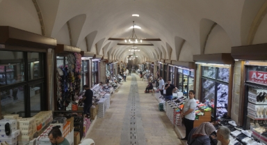 Asırlık Çarşıda Kepenkler Açıldı