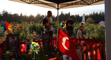 Her Gün Mezarlığa Gelen Acılı Babalar Evlatlarını Babalar Günü'nde de Yalnız Bırakmadı